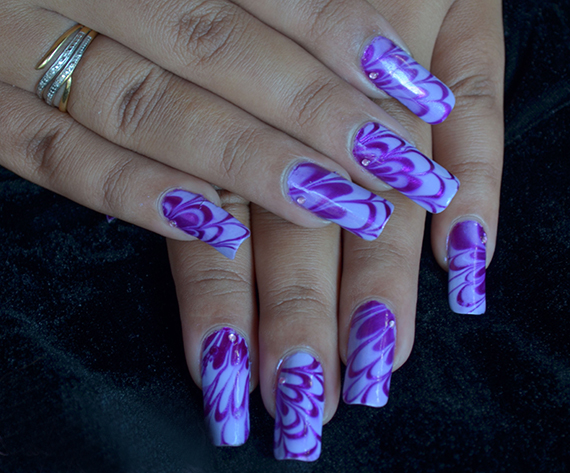 Водный маникюр со стразами