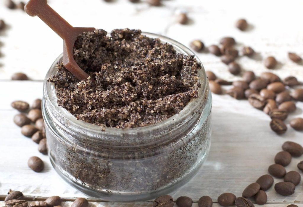 Маска с молотым грецким орехом и кофе