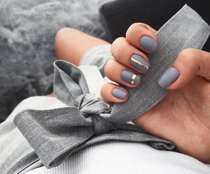 Серый дизайн ногтей для начинающих