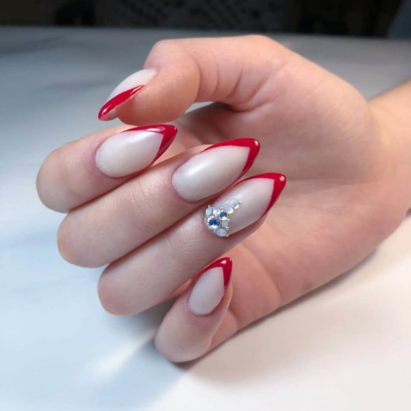 Маникюр со стразами цветной френч