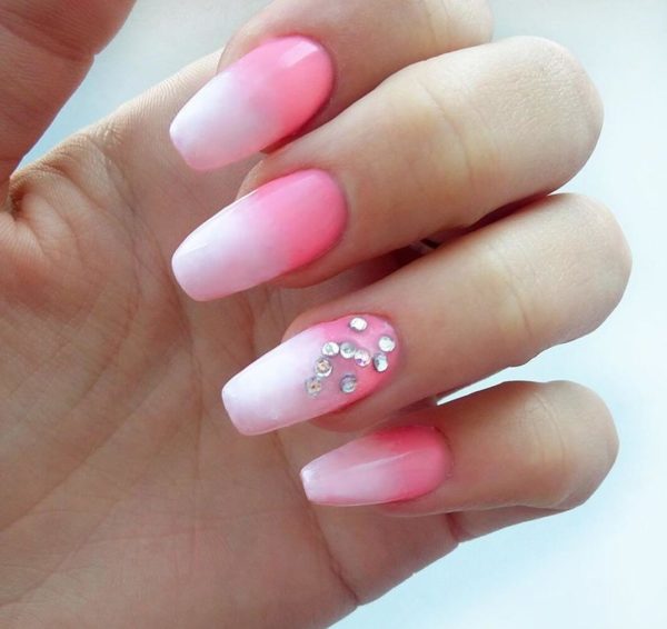 Маникюр со стразами градиент