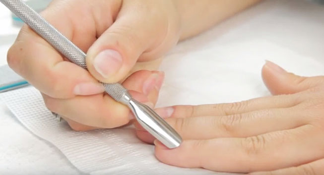 Первый шаг Подготовить ногтевую пластину