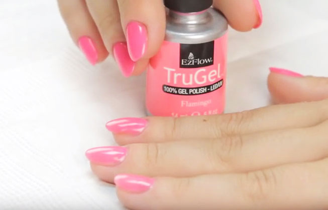 нанесение гель лака топа