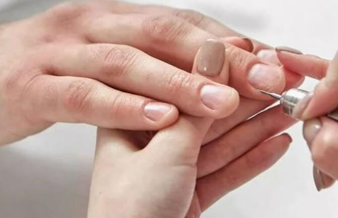 Мужчинам нельзя делать глубокий маникюр