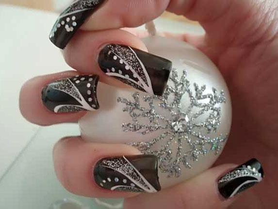 Новогодний дизайн ногтей со стразами - 01