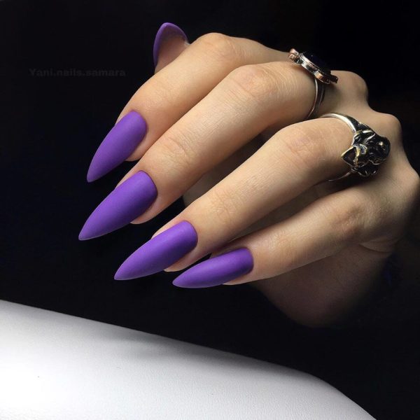 Фиолетовый однотонный маникюр