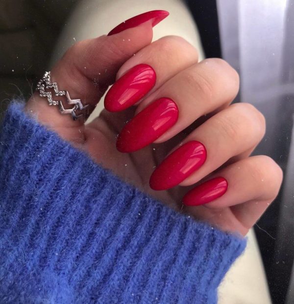 Красно-розовый однотонный маникюр