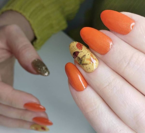 Оранжевый маникюр с рисунками