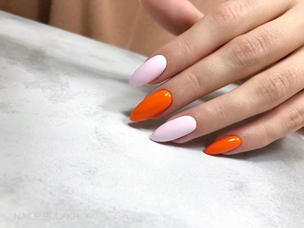 Оранжевый маникюр с розовым