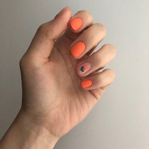 Идея оранжевого маникюра