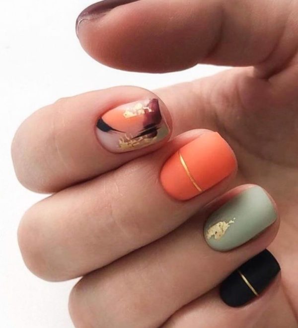 Многоцветный оранжевый маникюр