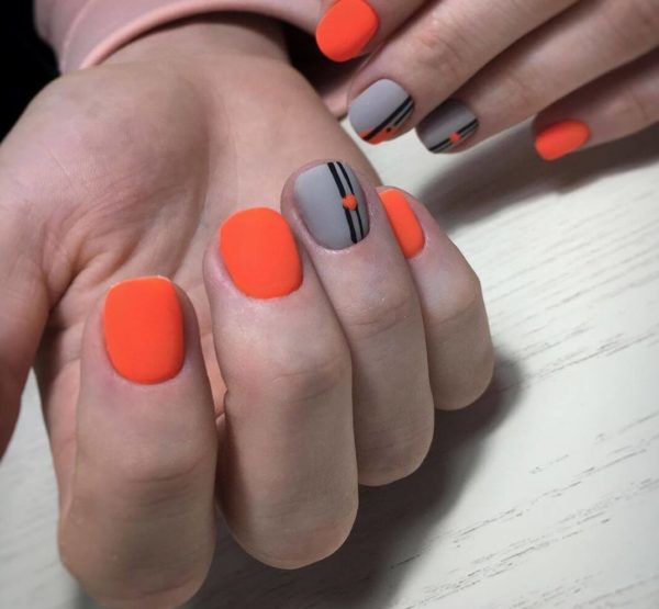 Оранжевый матовый маникюр