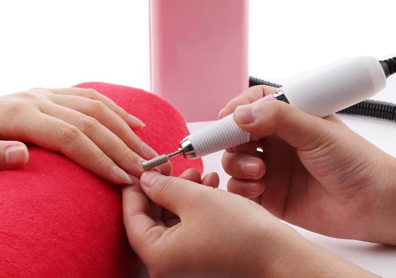 Чем отличается аппаратный маникюр от других видов