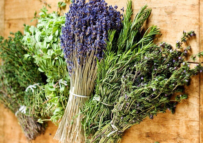 Отвар с шалфеем и крапивой