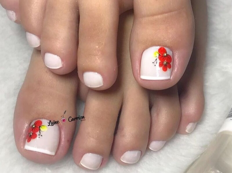 Педикюр с маками