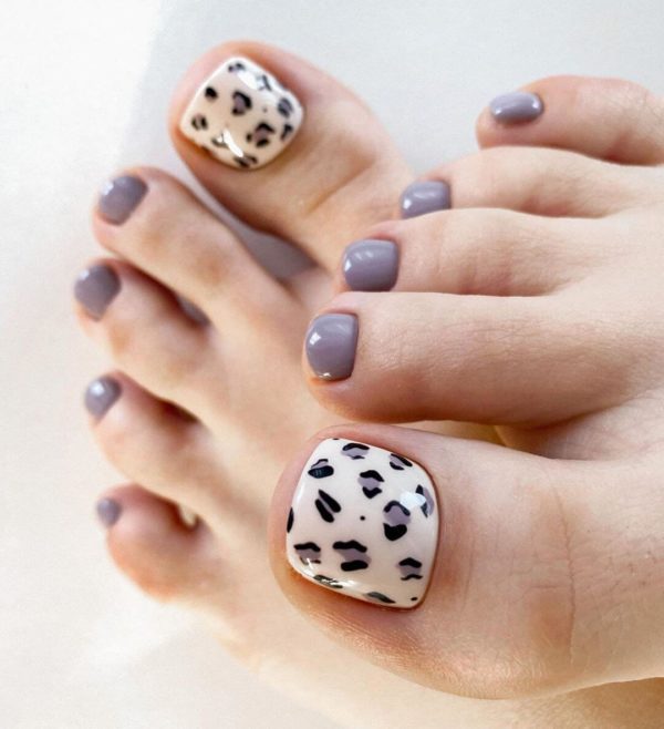 Педикюр с животным принтом