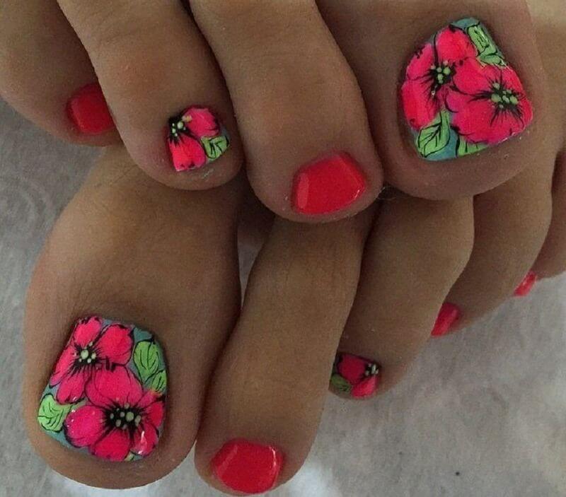 Нейл-арт на ногах с маками