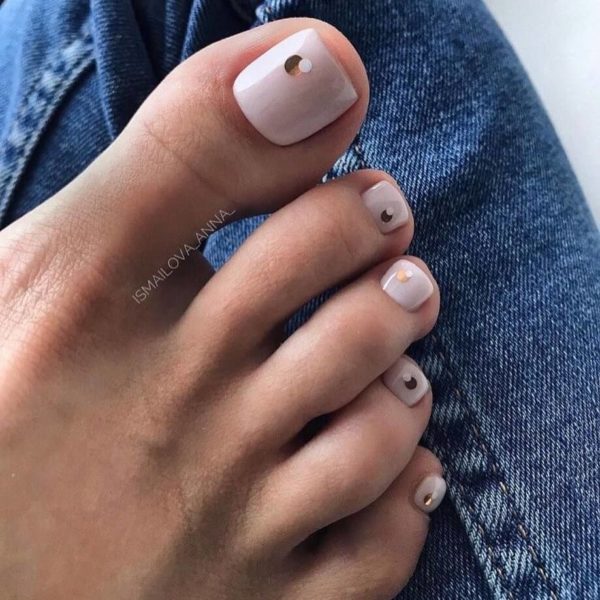 Педикюр минимализм с камифубуками