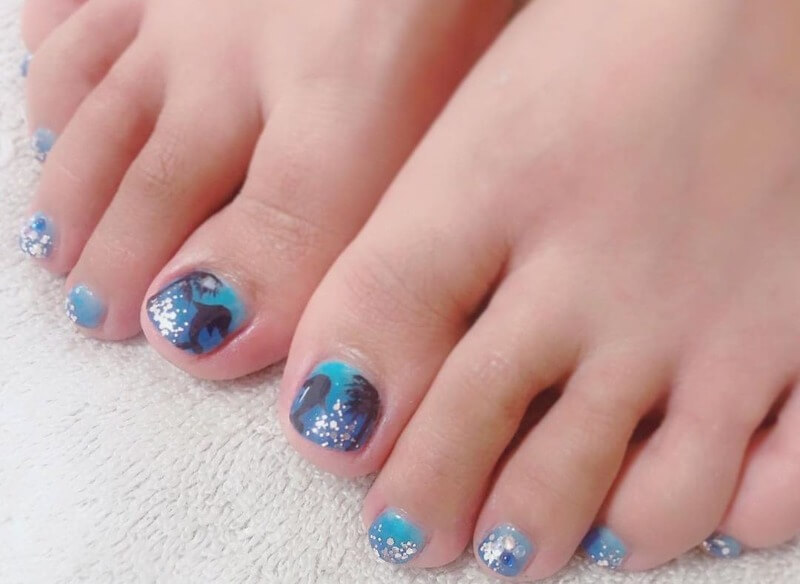Педикюр с морскими обитателями