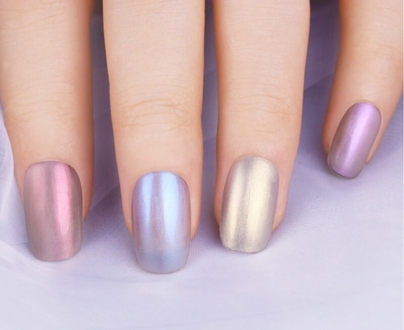 Перламутровый прозрачный маникюр