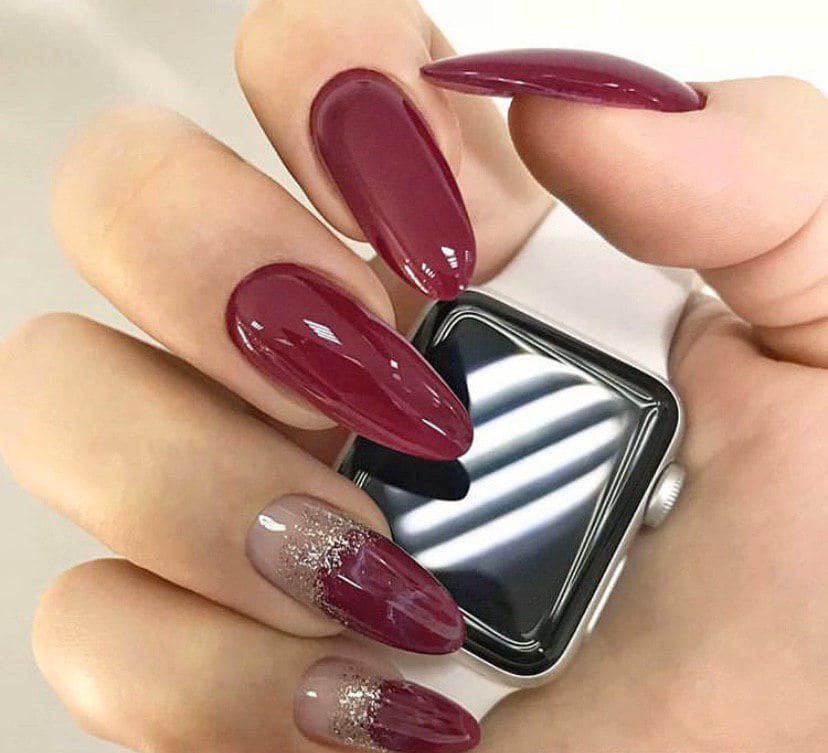 миндальная форма в бордовом цвете