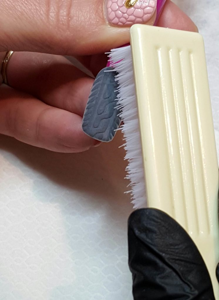 Удаление излишков акриловой пудры