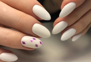 Свадебный маникюр для короткого платья