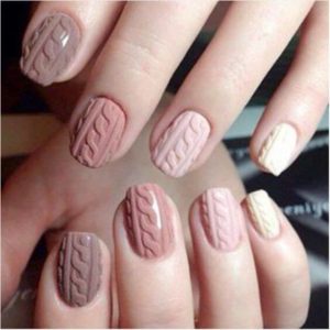 Повседневный маникюр косички