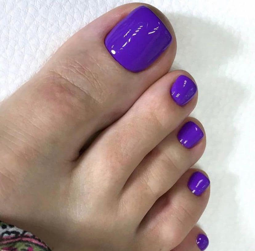 Красивый сиреневый педикюр правильная форма педикюра и модный цвет