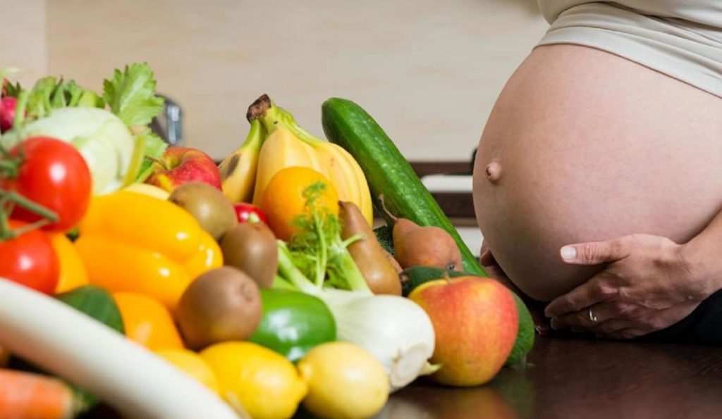 Питание во время беременности для здоровья ногтей