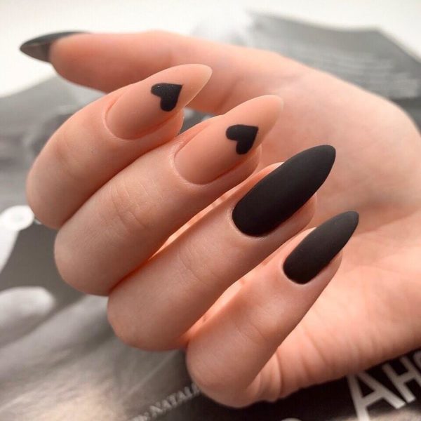 Простой матовый маникюр