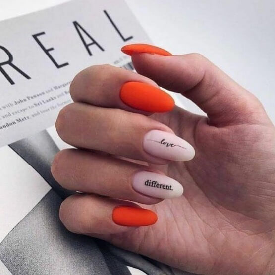 Простой маникюр с надписями