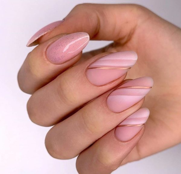 Простой маникюр в розовом цвете 