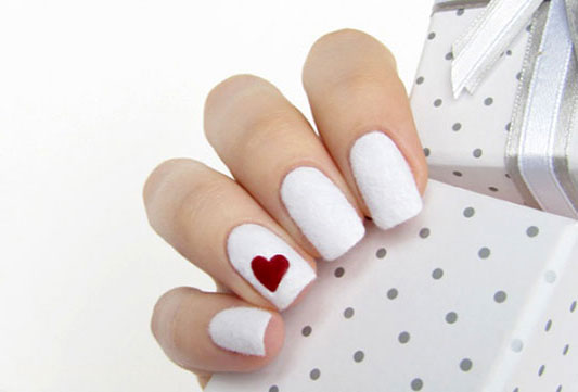 Рисунки на ногтях с помощью скотча