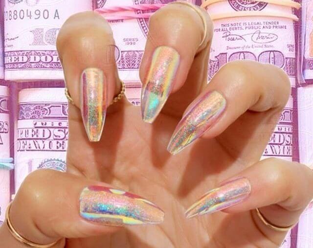 Голографические блестки на прозрачных ногтях