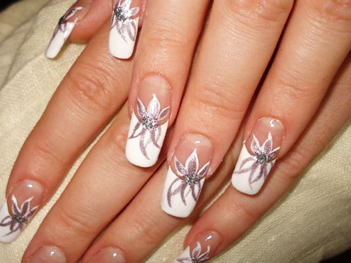 Французский маникюр с рисунком