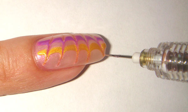 Создание рисунка на ногтях иголкой - способ