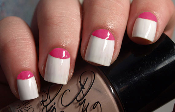 Розовый лунный маникюр