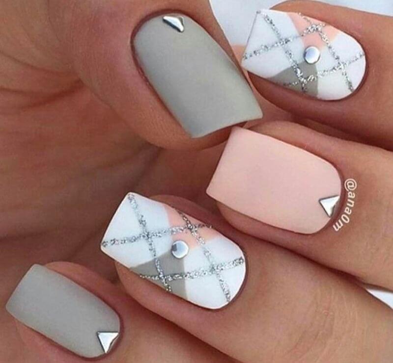 Серебряный маникюр с геометрией