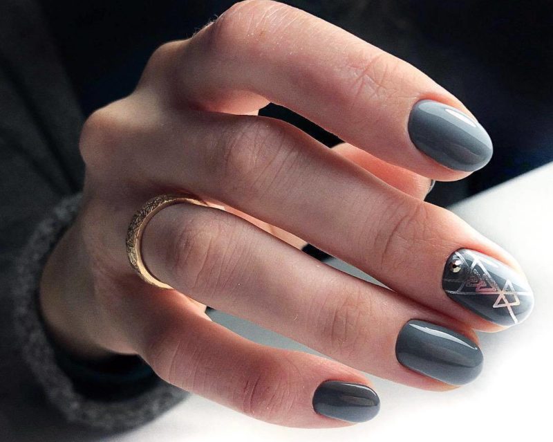 Серый геометрический маникюр