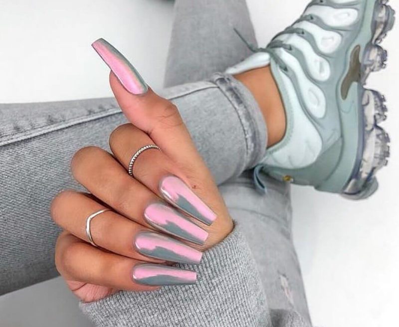 Серый с розовой втиркой нейл-дизайн