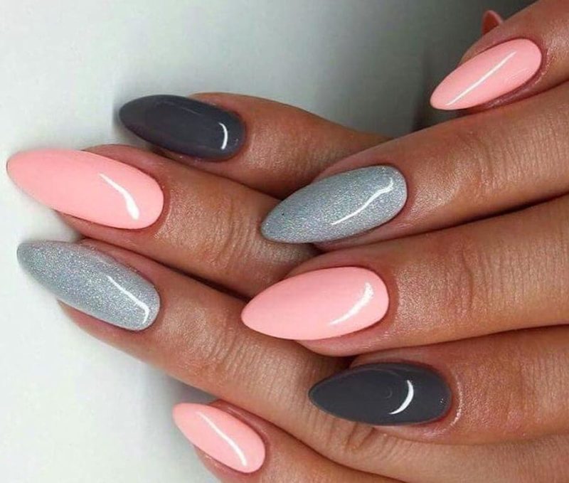 Серый с розовым маникюр