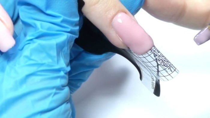 гель поджимаем специальной прищепкой, снова отправляем полимеризоваться