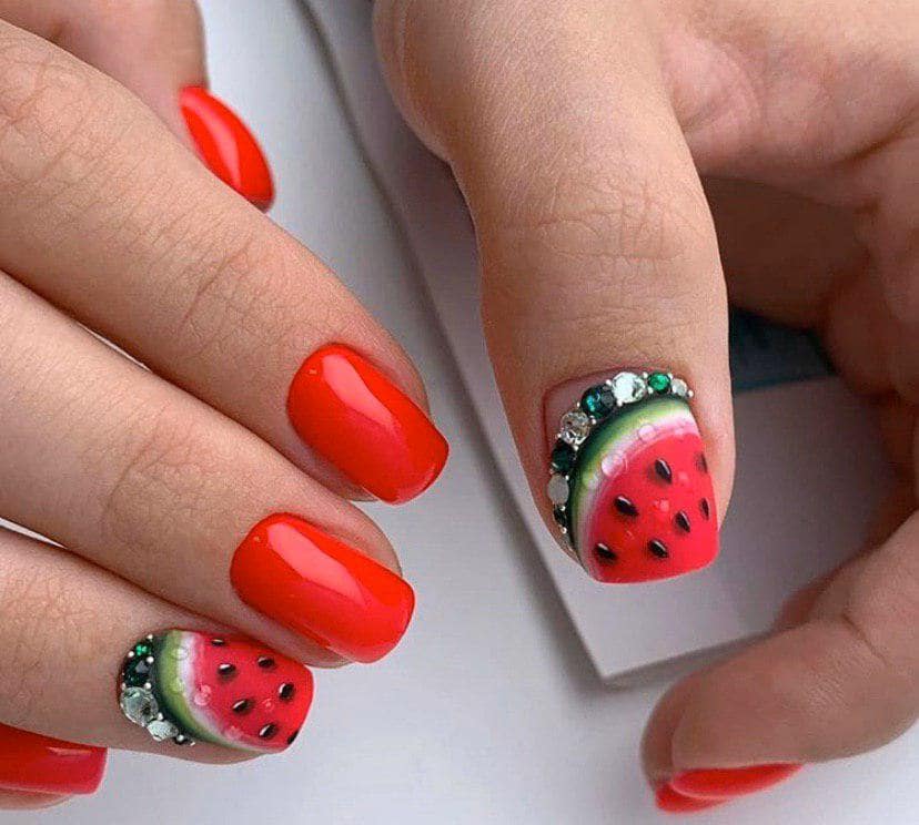 сочные фрукты на миндалевидной форме ногтей – тренд 2019
