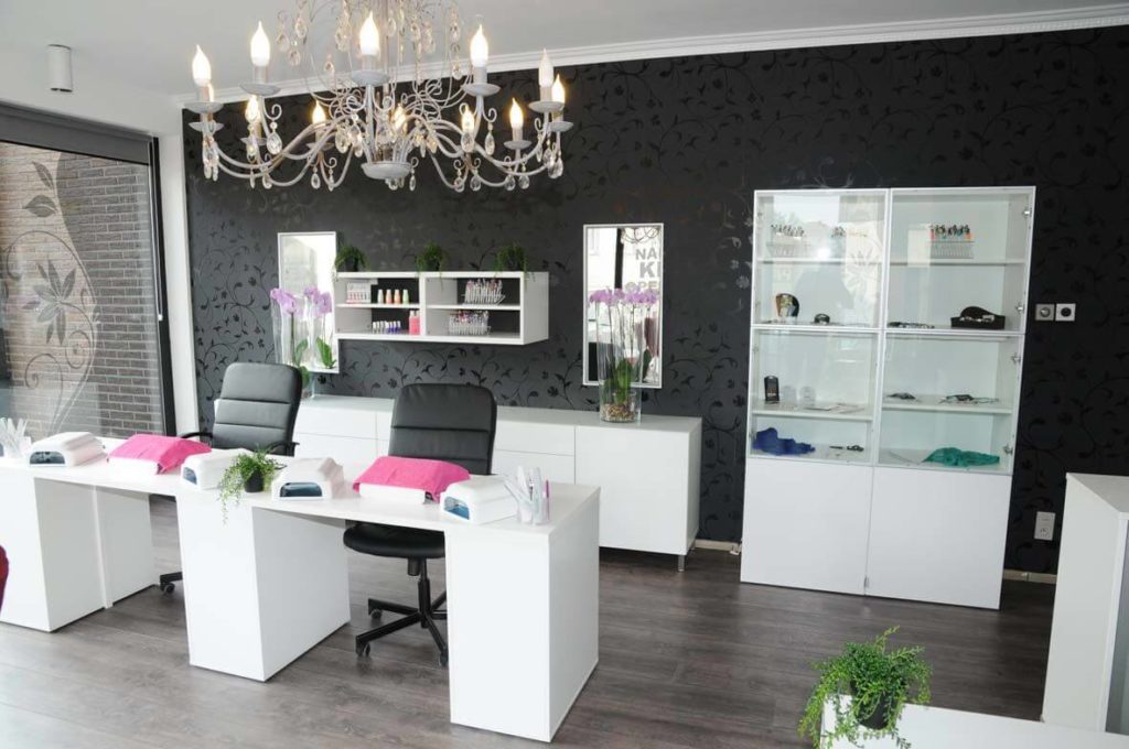 Пример цветового решения в интерьере салона