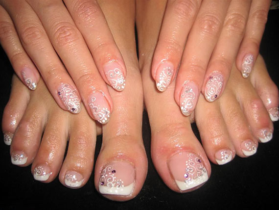 Свадебный педикюр белый