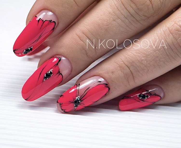 узор крыла бабочки на ногтях