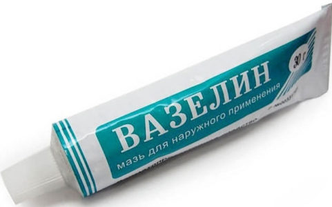 Вазелин как средство от трещин