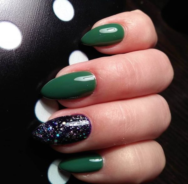 Зеленый осенний маникюр