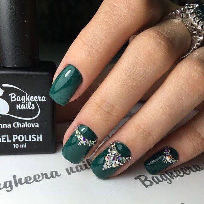 Что значит зеленый маникюр
